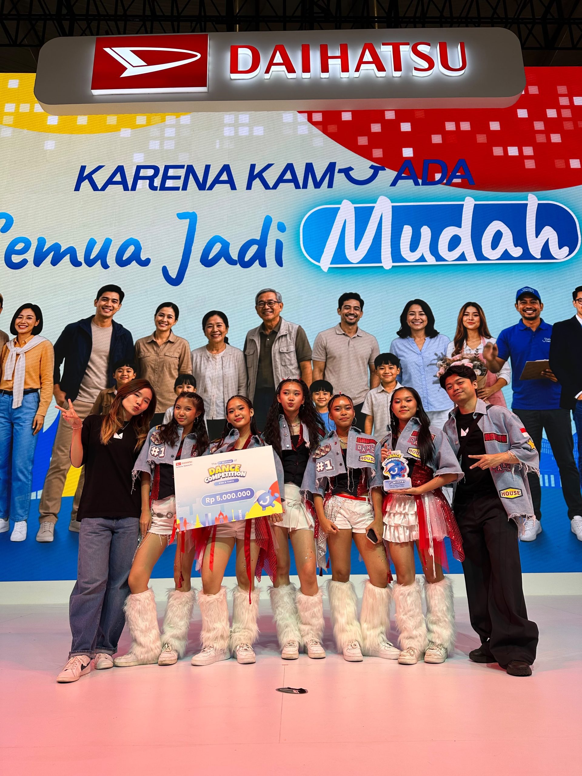 Raih Juara 1 di GIIAS 2026, Mannaqueens Jadi Grup Dancer Jakarta Junior Terbaik